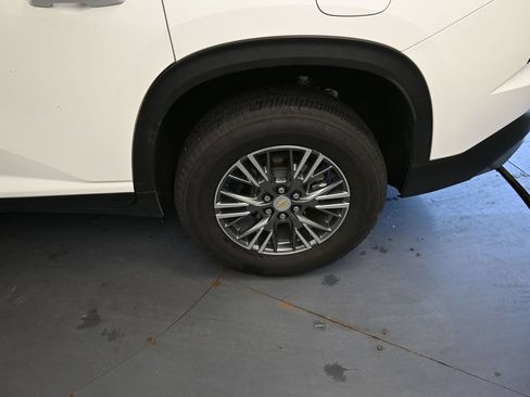Used 2024 Chevrolet Traverse LT FWD image 18