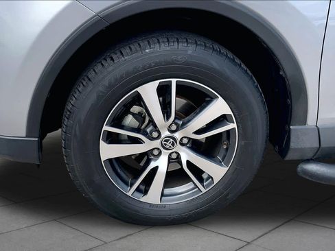 Used 2018 Toyota RAV4 XLE FWD image 10