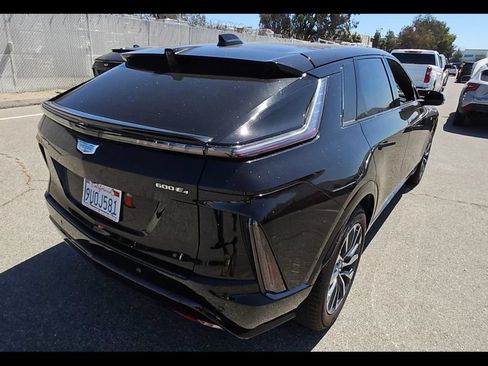 Used 2025 Cadillac Lyriq Sport AWD/4WD image 9
