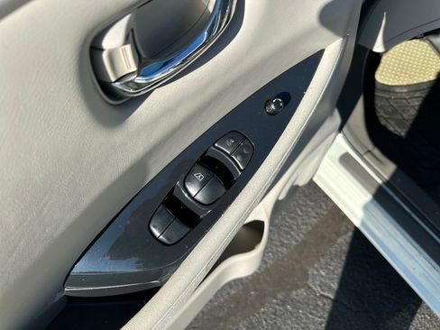 Used 2012 Nissan Leaf SV image 13