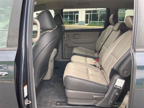 Used 2017 Kia Sedona LX w/ LX Essentials Premium Package FWD image 37