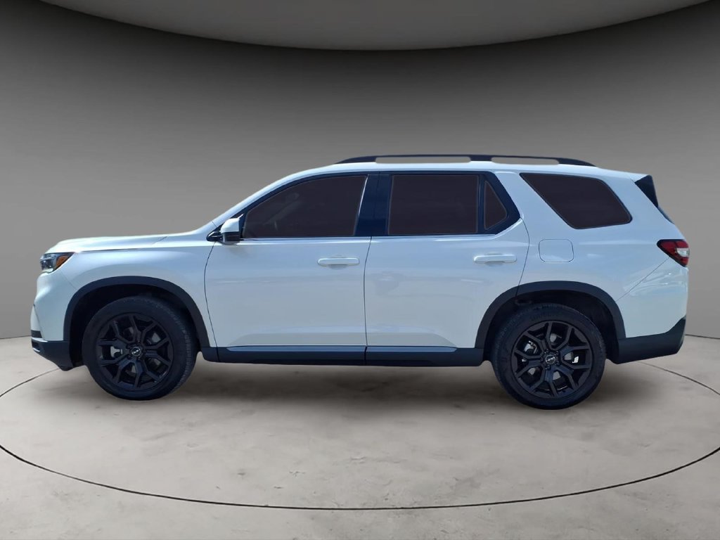 Used 2025 Honda Pilot Touring image 17