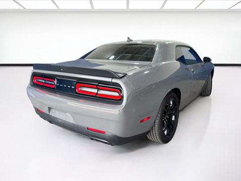 Used 2018 Dodge Challenger R/T w/ Driver Convenience Group RWD image 4
