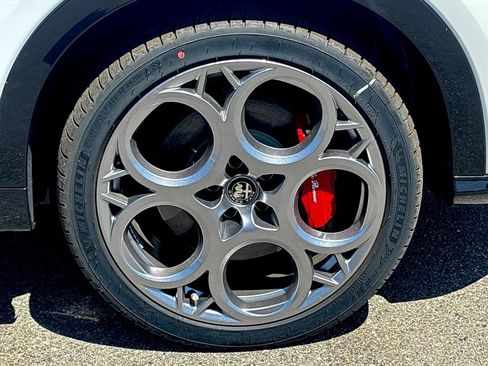 Used 2025 Alfa Romeo Tonale w/ Premium Package AWD/4WD image 28