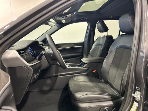 New 2026 Jeep Grand Cherokee Altitude image 16