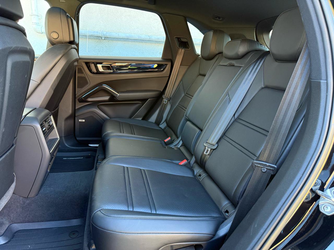 Used 2022 Porsche Cayenne Platinum Edition AWD/4WD image 14