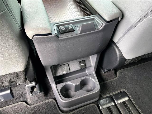 Used 2024 Toyota Sienna XLE w/ XLE Plus Package FWD image 25