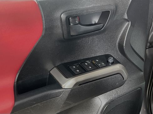 Used 2021 Toyota Tacoma SR5 RWD image 17
