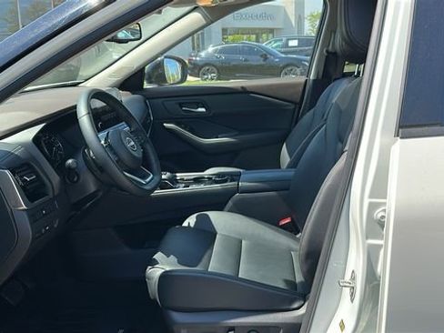 Certified 2023 Nissan Rogue SL w/ SL Premium Package AWD/4WD image 9