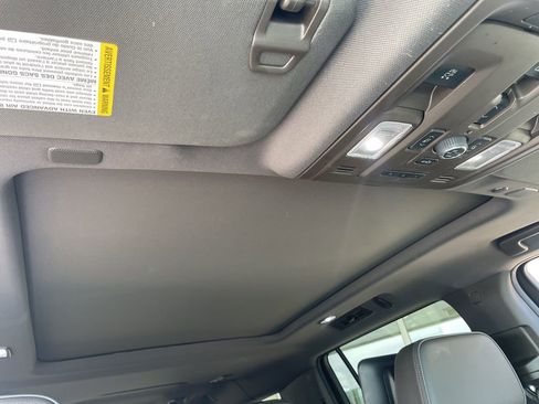 Used 2024 GMC Yukon XL Denali w/ Advanced Technology Package image 27