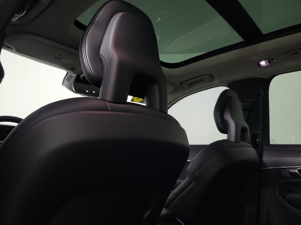 Used 2020 Volvo XC90 T5 Momentum w/ Protection Package Premier FWD image 15