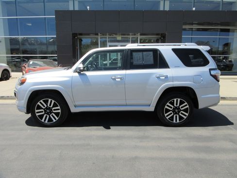 Used 2015 Toyota 4Runner Limited AWD/4WD image 3
