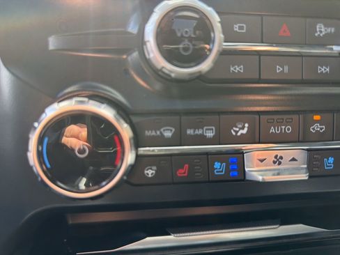 Used 2026 Ford F350 Platinum w/ Tremor Off-Road Package image 21