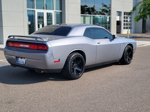 Used 2014 Dodge Challenger SXT RWD image 5