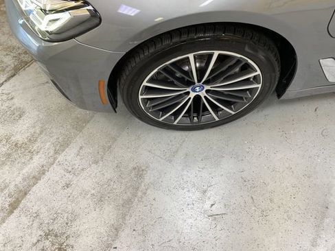 Used 2023 BMW 530e w/ Premium Package image 11