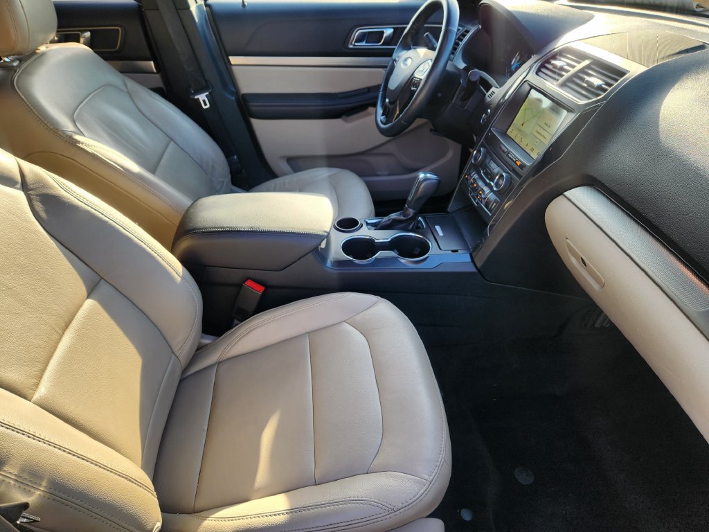 Used 2018 Ford Explorer XLT w/ Equipment Group 202A FWD image 10