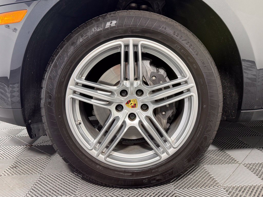 Certified 2021 Porsche Macan AWD/4WD image 13
