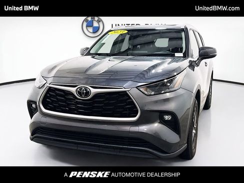 Used 2023 Toyota Highlander XLE FWD image 1