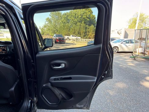 Used 2023 Jeep Renegade Altitude image 18