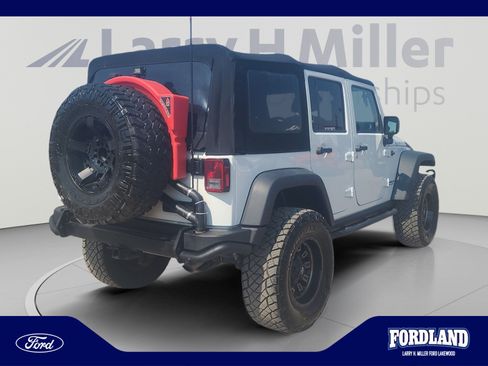 Used 2015 Jeep Wrangler Unlimited Rubicon w/ Dual Top Group AWD/4WD image 5