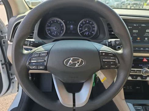 Used 2020 Hyundai Elantra SEL FWD image 29