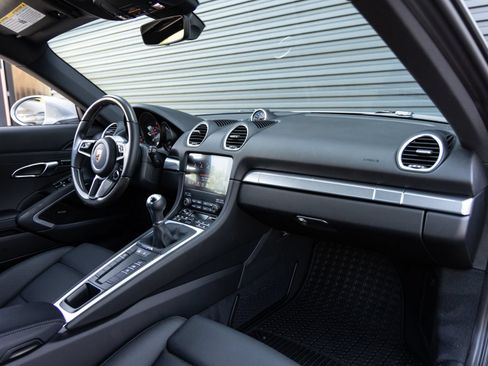 Certified 2025 Porsche 718 Cayman RWD image 31