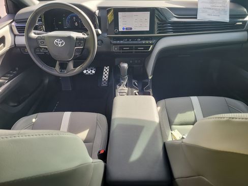 Used 2025 Toyota Camry SE image 14