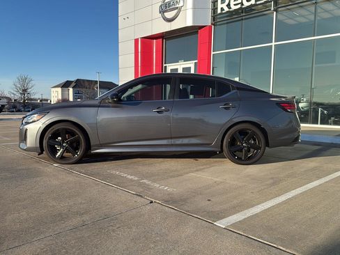 Used 2025 Nissan Sentra SR w/ Lighting Package image 10