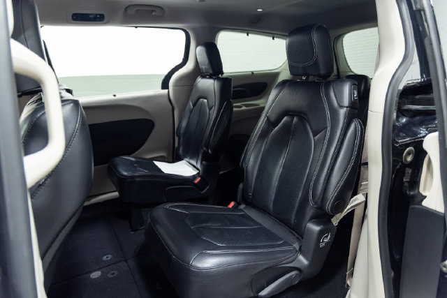 Used 2022 Chrysler Pacifica Touring-L FWD image 22
