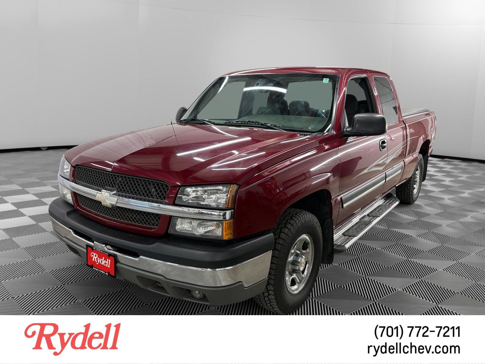 Used 2004 Chevrolet Silverado 1500 LS w/ Light Duty Power Package AWD/4WD image 1
