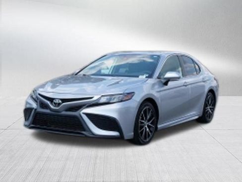 Used 2024 Toyota Camry SE w/ Convenience Package FWD image 9