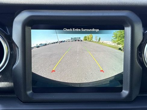 Used 2022 Jeep Wrangler Unlimited Sahara AWD/4WD image 5