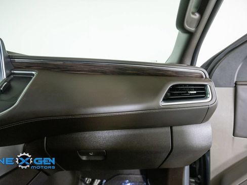 Used 2023 Chevrolet Suburban LT w/ Luxury Package AWD/4WD image 43