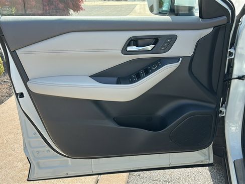 Certified 2023 Nissan Rogue SL w/ SL Premium Package AWD/4WD image 13