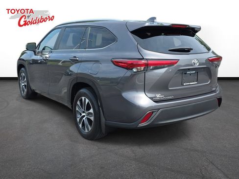 Used 2023 Toyota Highlander XLE FWD image 7