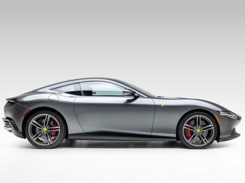 Used 2022 Ferrari Roma RWD image 9