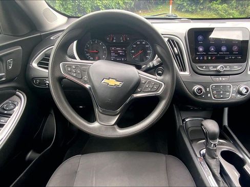 Used 2025 Chevrolet Malibu LT FWD image 5