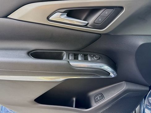 Used 2024 Chevrolet Traverse LT w/ Trailering Package FWD image 18