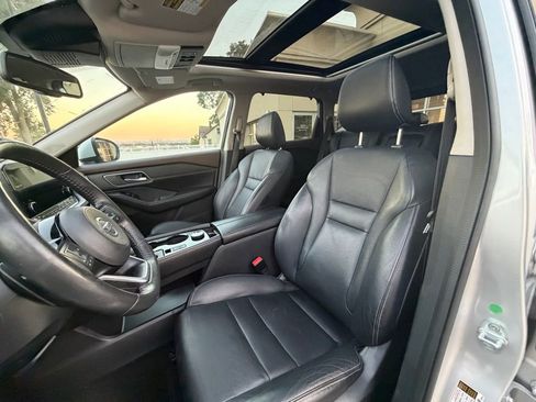 Used 2021 Nissan Rogue SL w/ Premium Package image 13