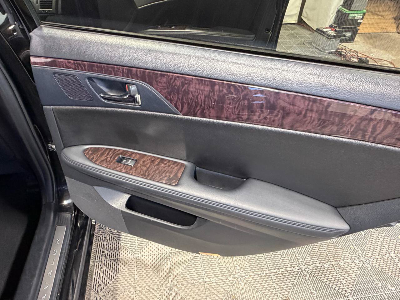 Used 2011 Toyota Avalon Limited FWD image 16
