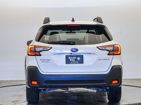 Used 2023 Subaru Outback Premium image 3