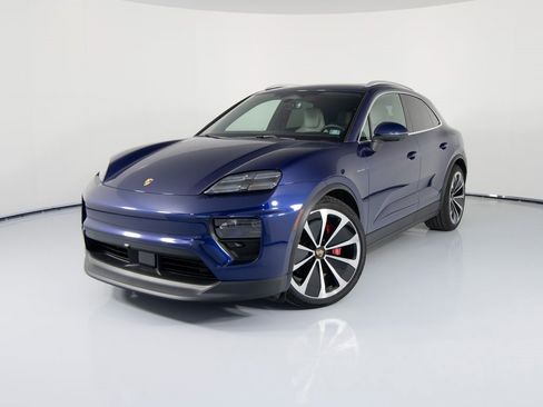Certified 2025 Porsche Macan 4S Electric image 6