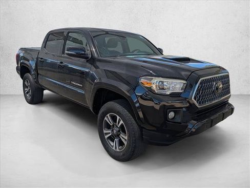 Used 2019 Toyota Tacoma TRD Sport AWD/4WD image 3