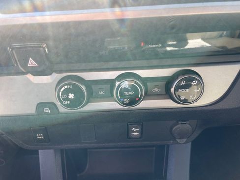 Used 2016 Toyota Tacoma SR5 image 22