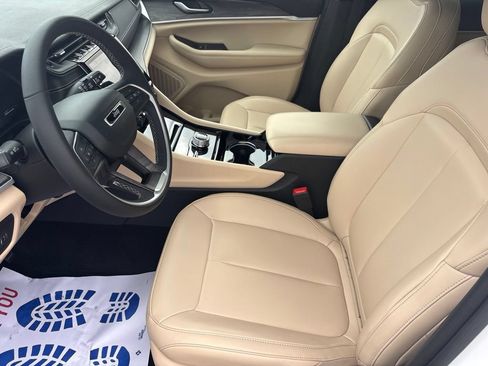 Certified 2023 Jeep Grand Cherokee Limited AWD/4WD image 17