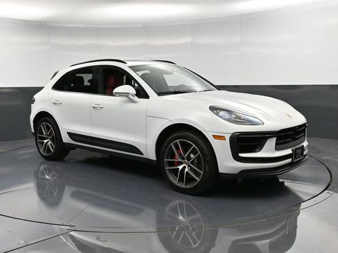 Certified 2022 Porsche Macan S image 10