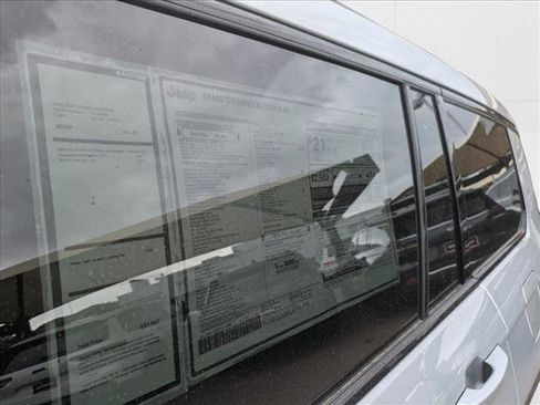 New 2025 Jeep Grand Cherokee L Altitude image 18