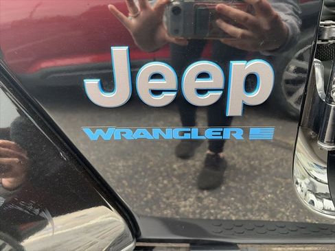 Used 2025 Jeep Wrangler Unlimited Sahara AWD/4WD image 33