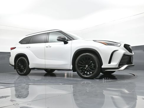 Used 2023 Toyota Highlander L image 15