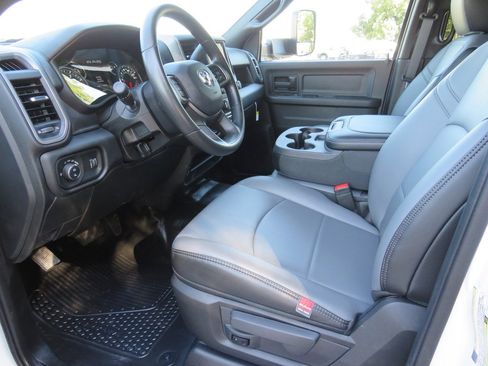 New 2022 RAM 3500 Tradesman w/ Chrome Appearance Group image 25